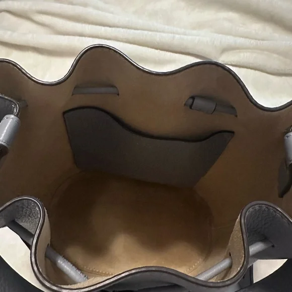 Tory Burch Miller leather Bucket Bag - Picture 9 of 11